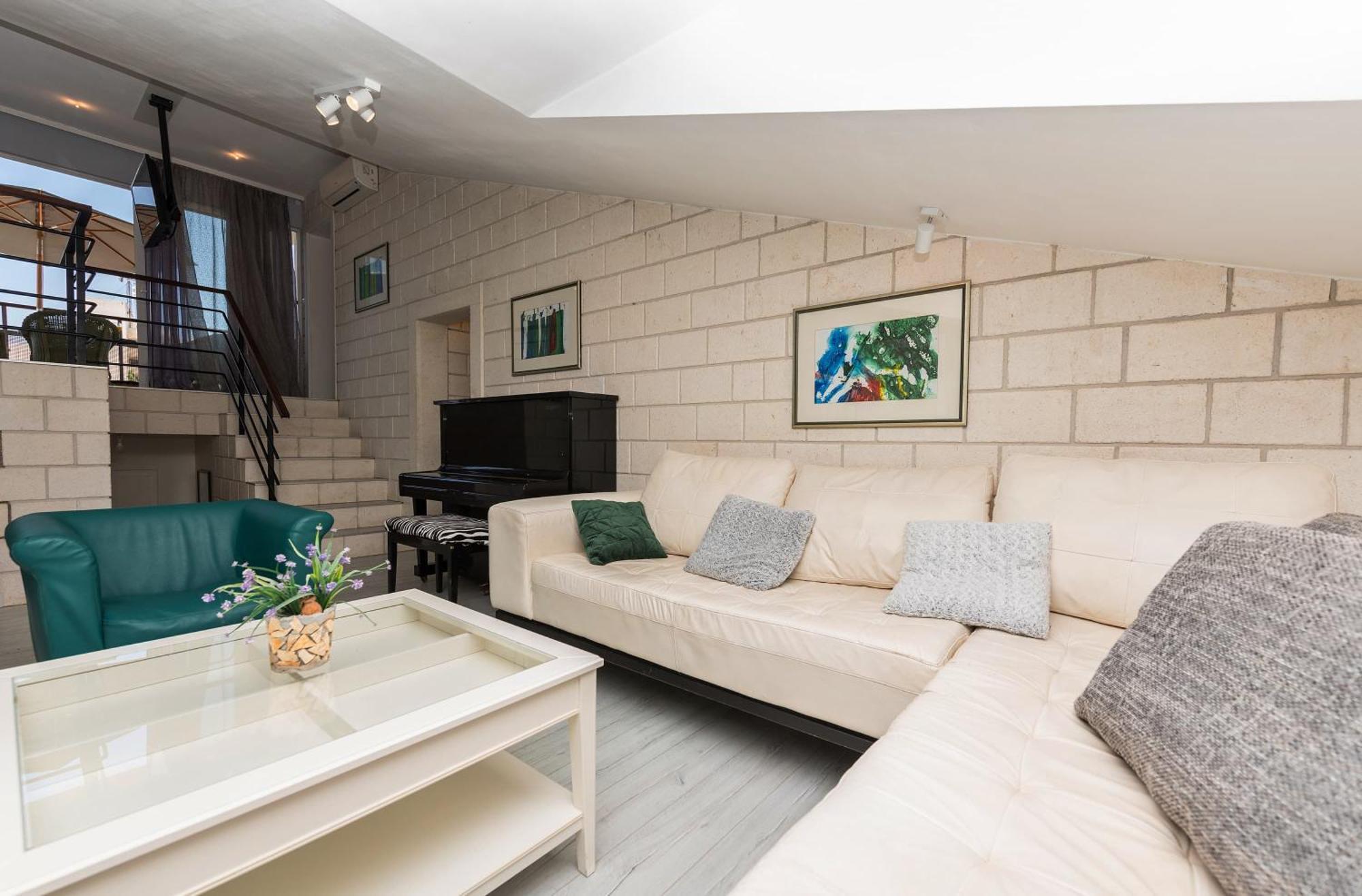 7 Luxury Makarska